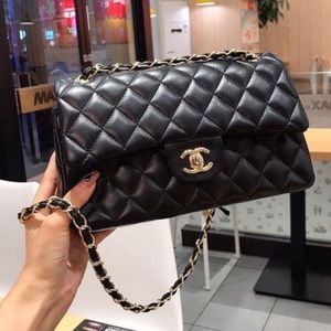 Meet your Posher, Laura